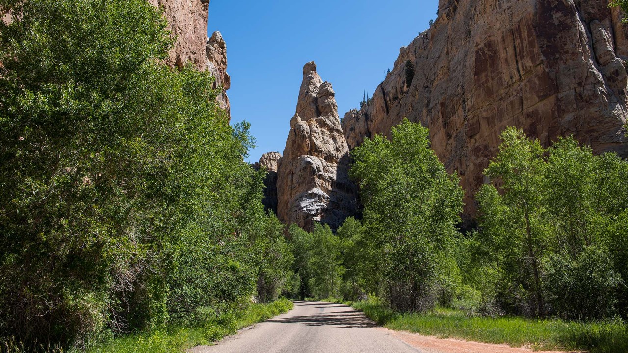 The Sheep Creek Geological Loop is a worthwhile 13-mile detour from the scenic byway.